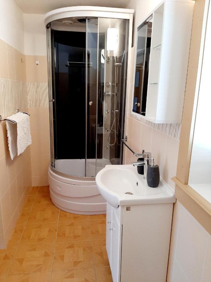 Viktoria- Neakceptujeme Mlade Partie Villa Terchová Exterior photo